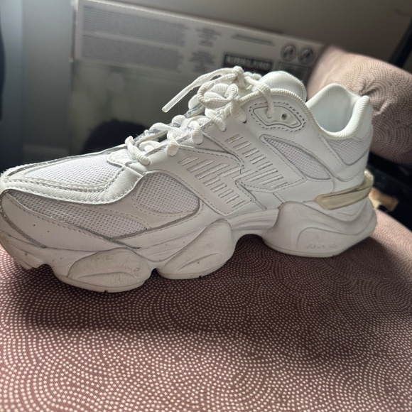 New Balance 9060 Triple White main image 8